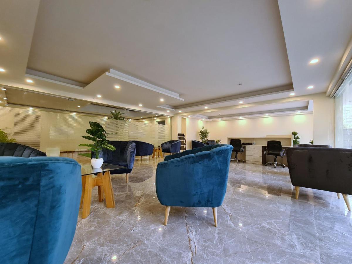 Hotel Golf View Sakura-Golf Course Road Гургаон Экстерьер фото