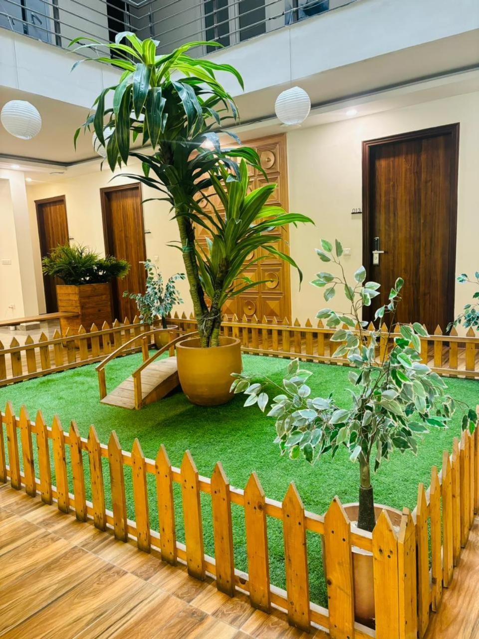 Hotel Golf View Sakura-Golf Course Road Гургаон Экстерьер фото
